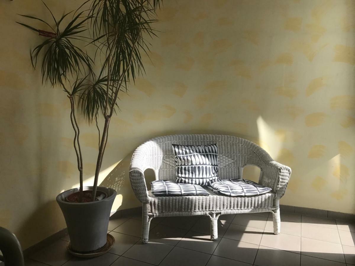 Apartmenthaus Zentrum Komfort Apartments Mit Minikuchen Verschiedener Grossen Kassel Exterior foto